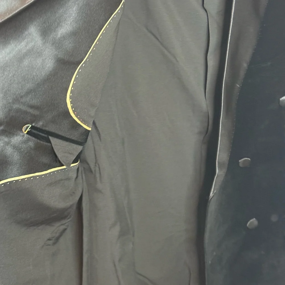 Men's Black Velvet Blazer with Silver Lapels - Picture 7 of 14